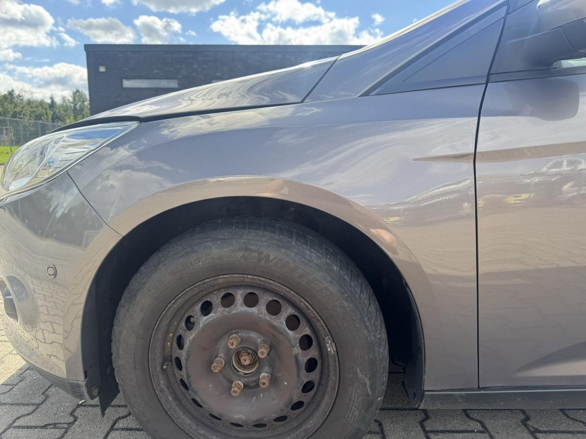 Ford Focus 3 original Kotfl&uuml;gel vorn links Brisbane Braun Bj.2012